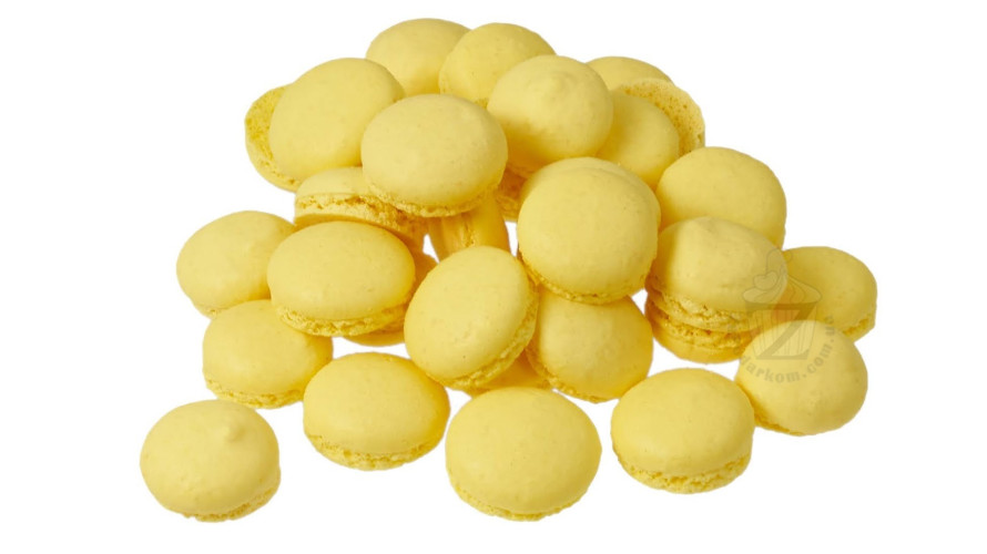 Капли макаронс из миндальной меренги желтые