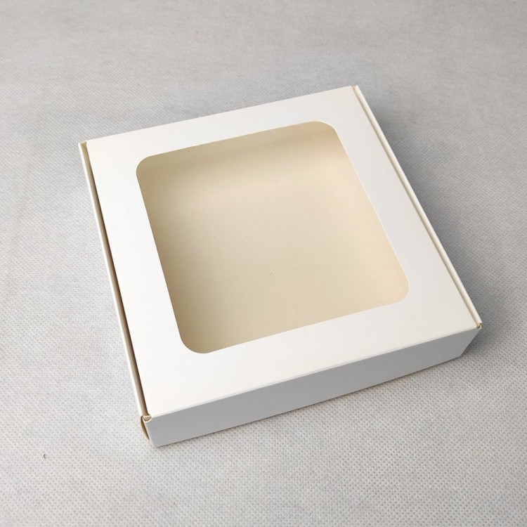 Коробка 15 х 15 х 3,5 см для пряников и печенья с окном Белая